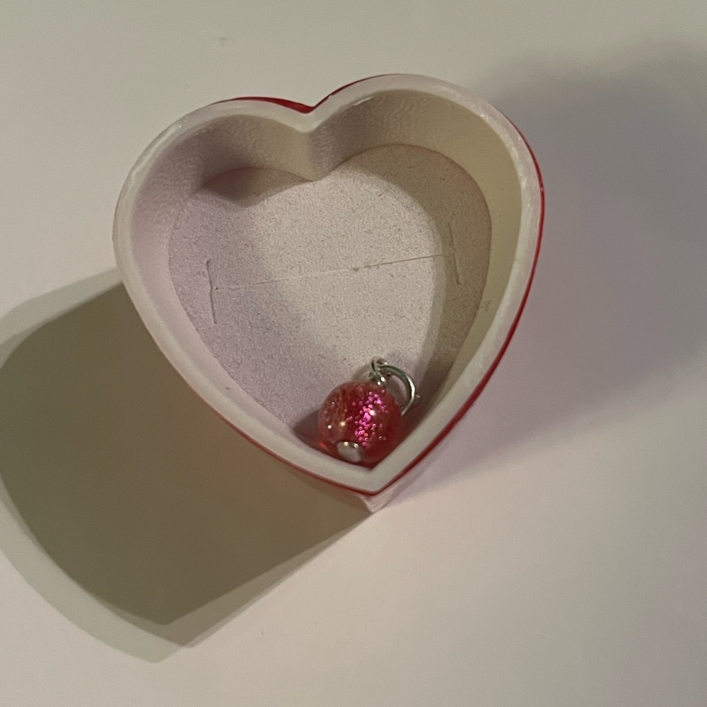 Super cute! Hot pink sparkle bead